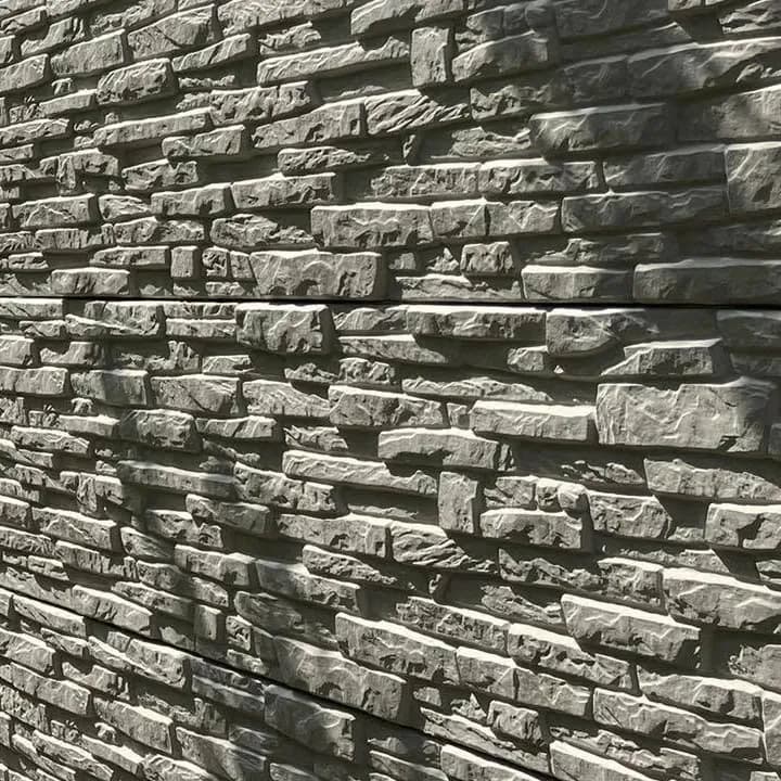 Szeletelt kő mintás betonpanel közelről